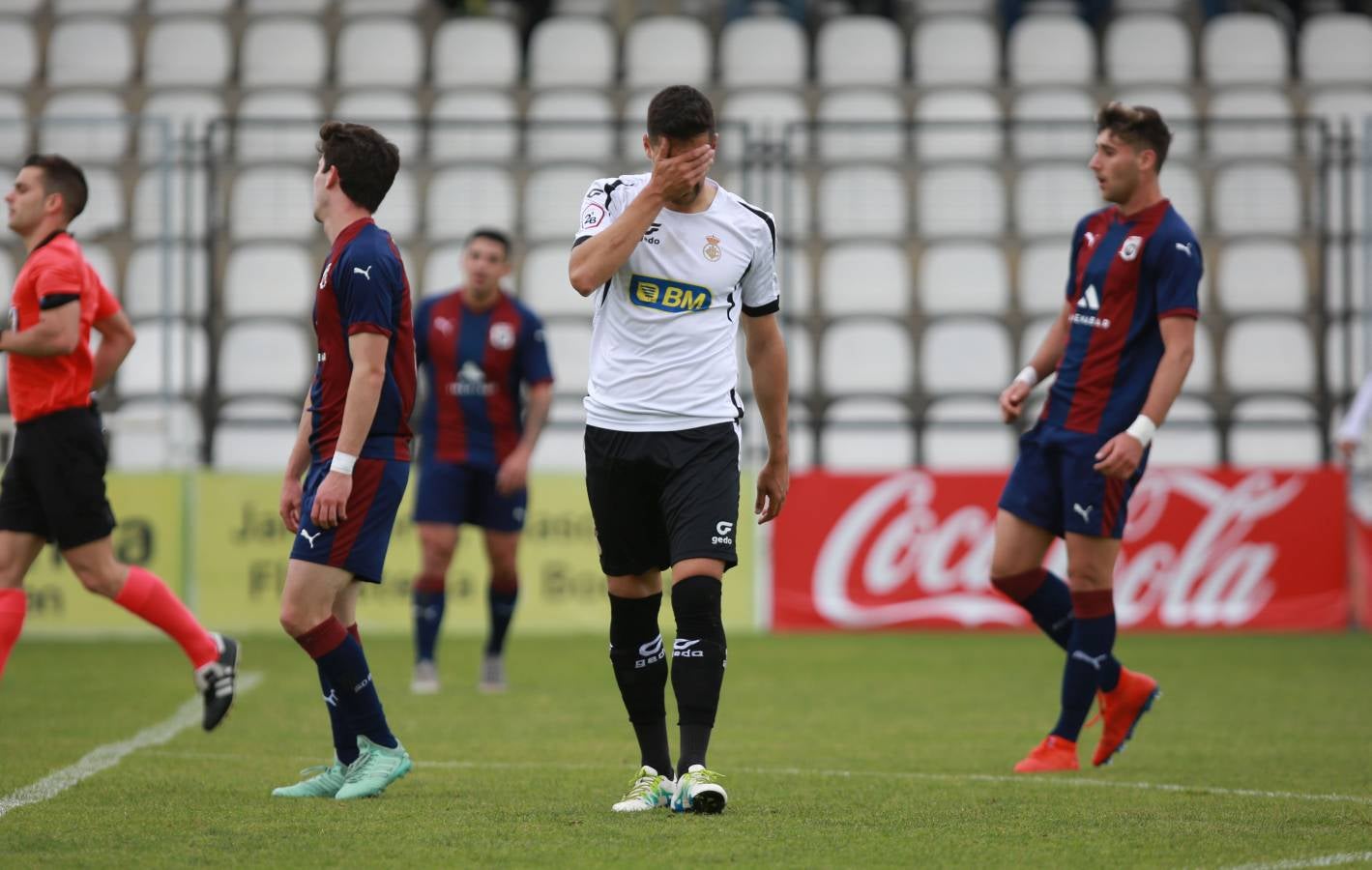 Los irundarras han derrotado por 2-0 al Vitoria en Gal.