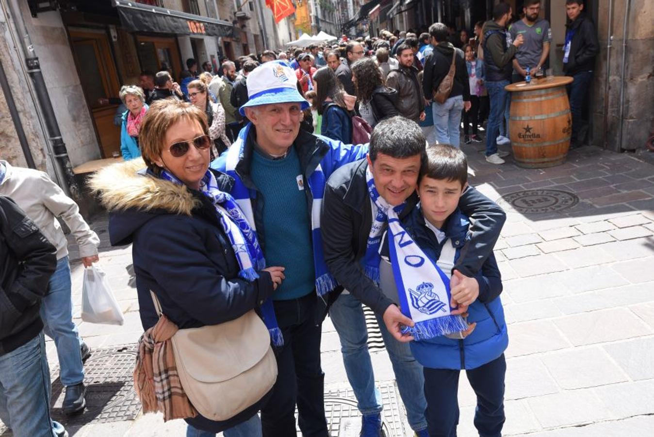 Numerosos afiicionados realistas se han acercado a Vitoria para animar a la Real Sociedad 