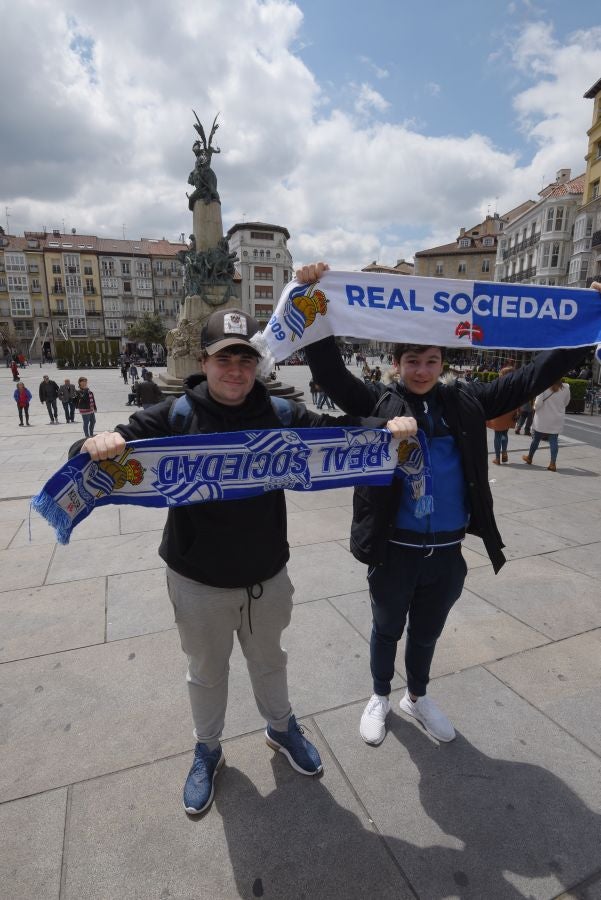 Numerosos afiicionados realistas se han acercado a Vitoria para animar a la Real Sociedad 