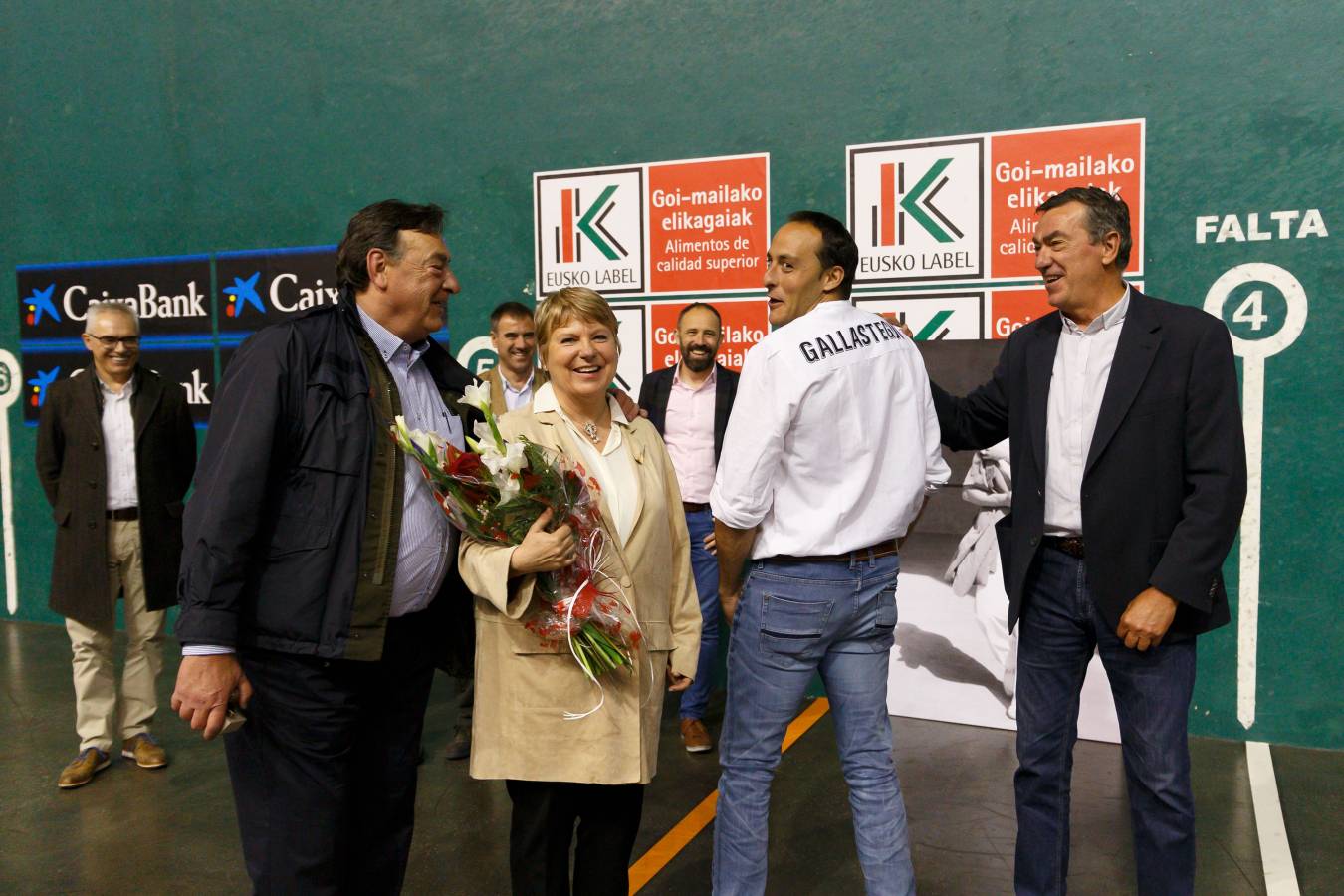 Juan Martínez de Irujo realizó el saque de honor. 