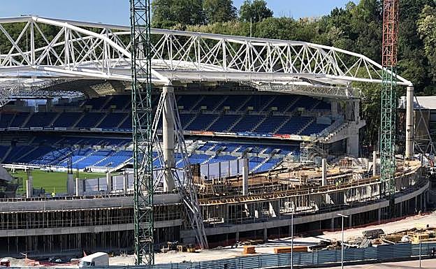Vista de la construcción de la grada Norte 