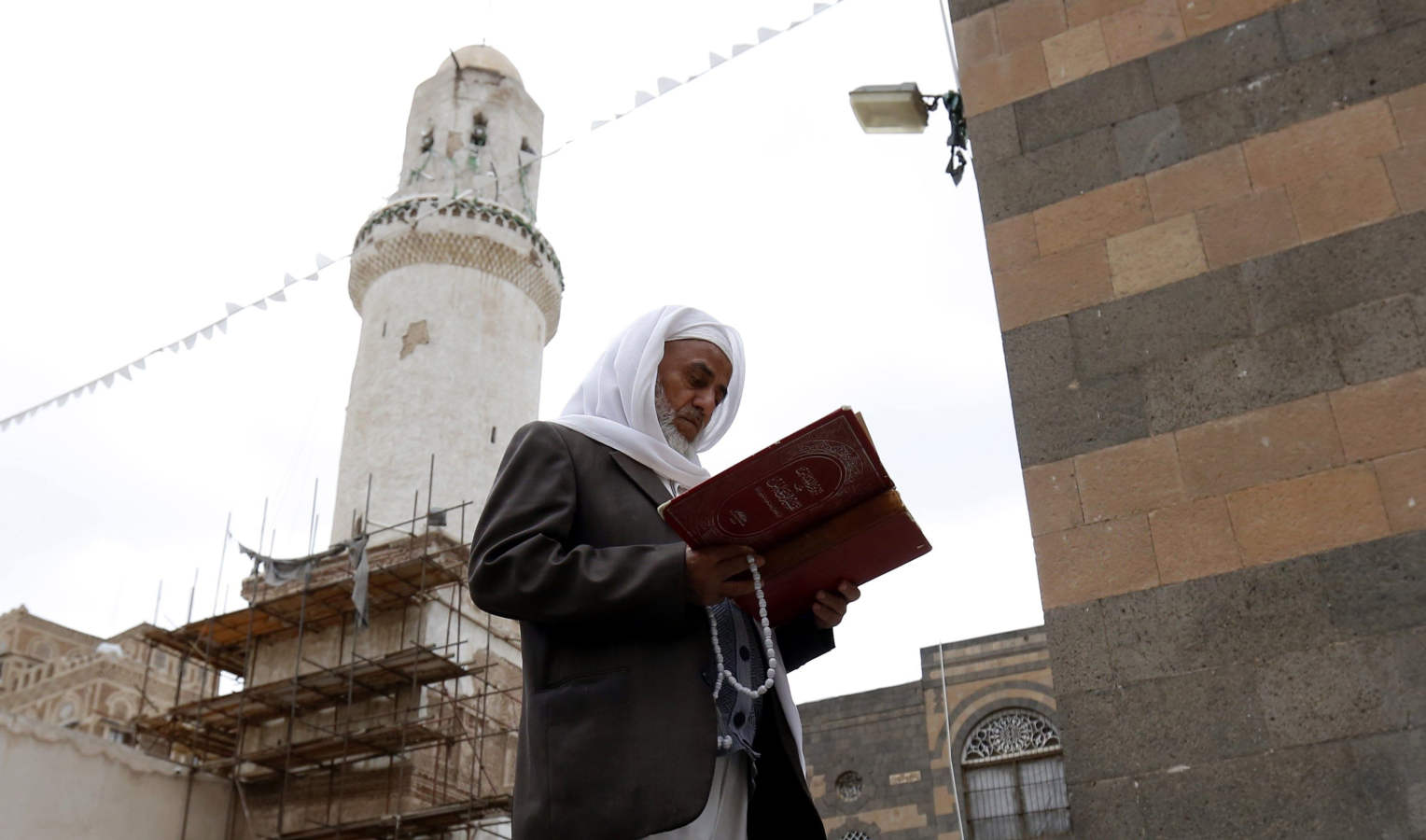 Millones de fieles de todo el mundo celebran el Ramadán, uno de los cinco pilares del islam y en el que los fieles deben abstenerse de comer, beber, fumar y mantener relaciones sexuales desde el alba hasta la puesta de sol. 