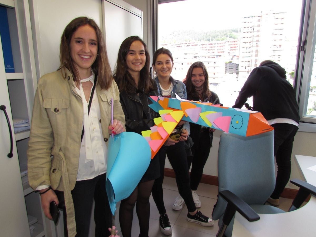 Un total de 77 alumnos de Mondragon Unibertsitatea (MU), divididos en 31 grupos, han participado este jueves en el XXI Concurso de Diseño Industrial de lanzamiento de huevo