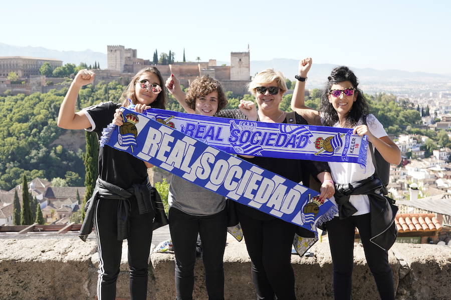 Miles de aficionados de la Real Sociedad se han desplazado a Granada para animar a las jugadoras en la final de la Copa de la Reina