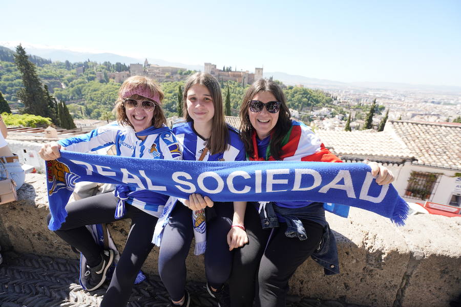 Miles de aficionados de la Real Sociedad se han desplazado a Granada para animar a las jugadoras en la final de la Copa de la Reina
