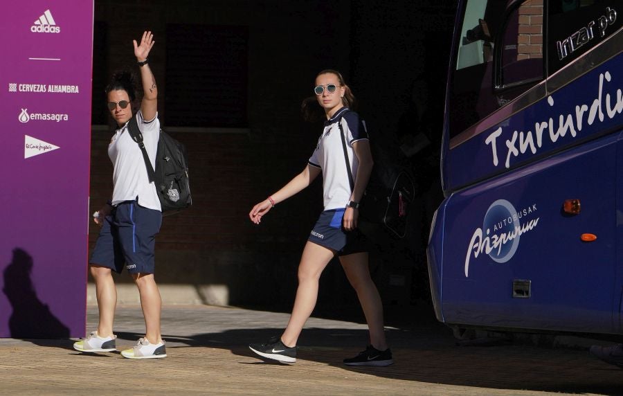 Gran ambiente en las inmediaciones del estadio Nuevo Los Cármenes antes del partido entra la Real y el Atlético Madrid