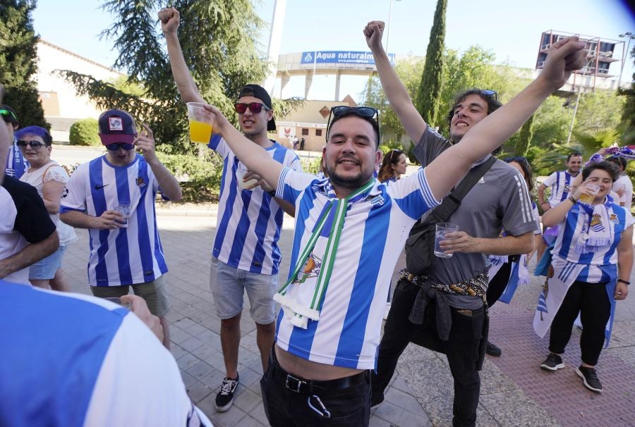 Gran ambiente en las inmediaciones del estadio Nuevo Los Cármenes antes del partido entra la Real y el Atlético Madrid