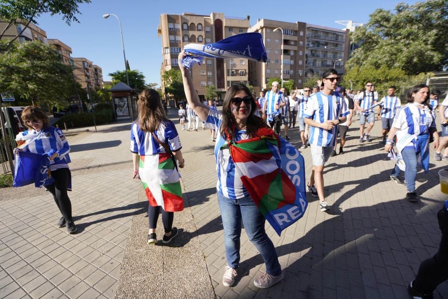 Gran ambiente en las inmediaciones del estadio Nuevo Los Cármenes antes del partido entra la Real y el Atlético Madrid