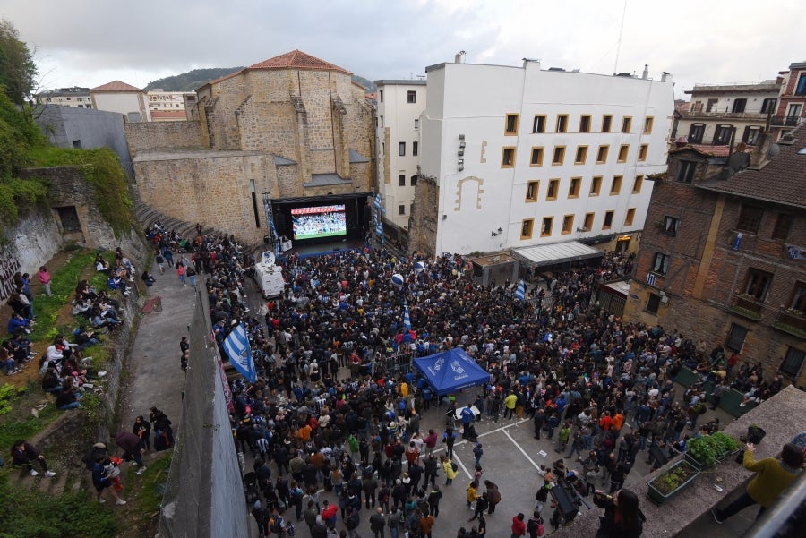 Niños y mayores se han acercado hasta la Trini para vivir la final de la Copa de la Reina 