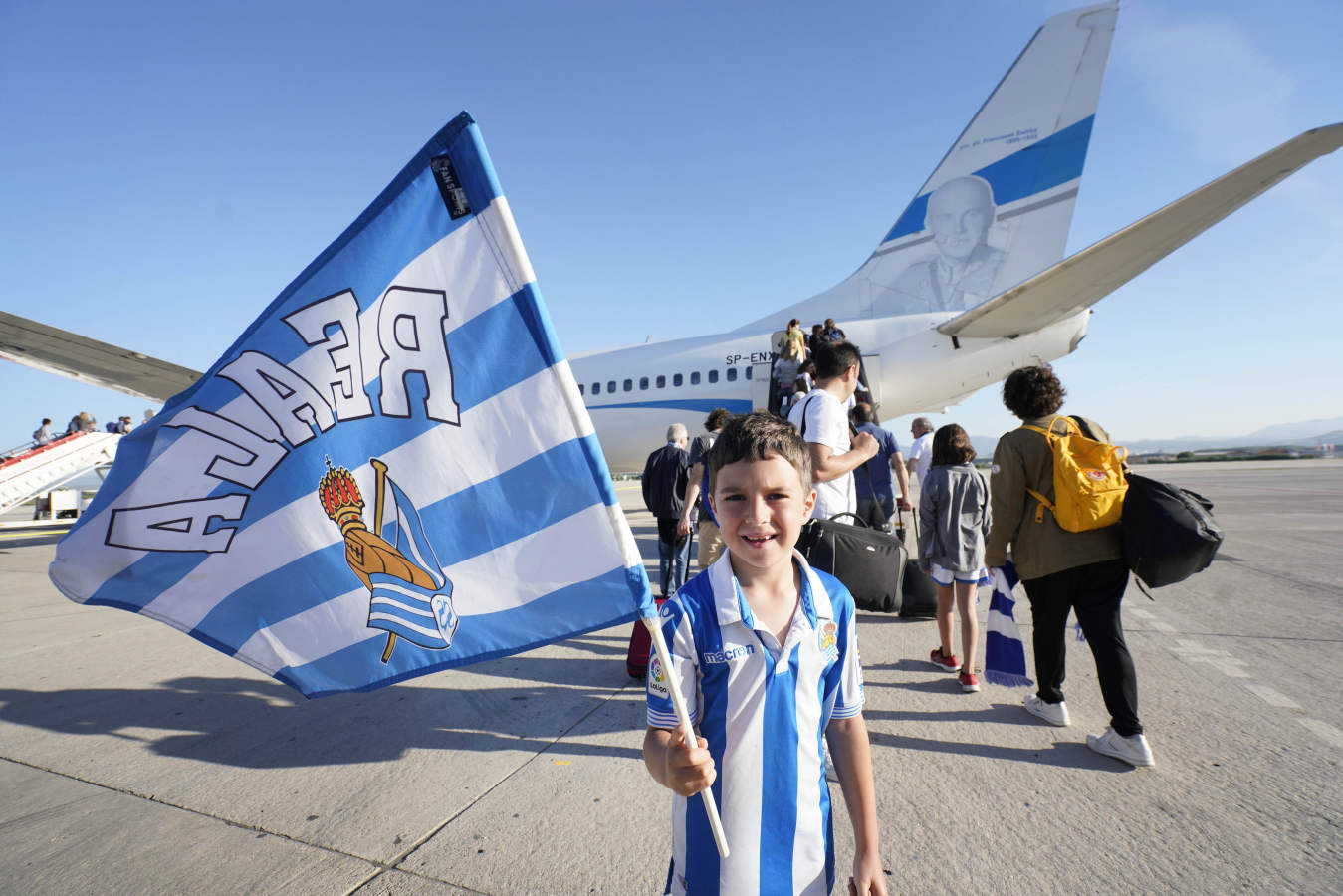La expedición txuri urdin ha partido esta mañana de Granada dispuesta a celebrar un intenso día de homenajes