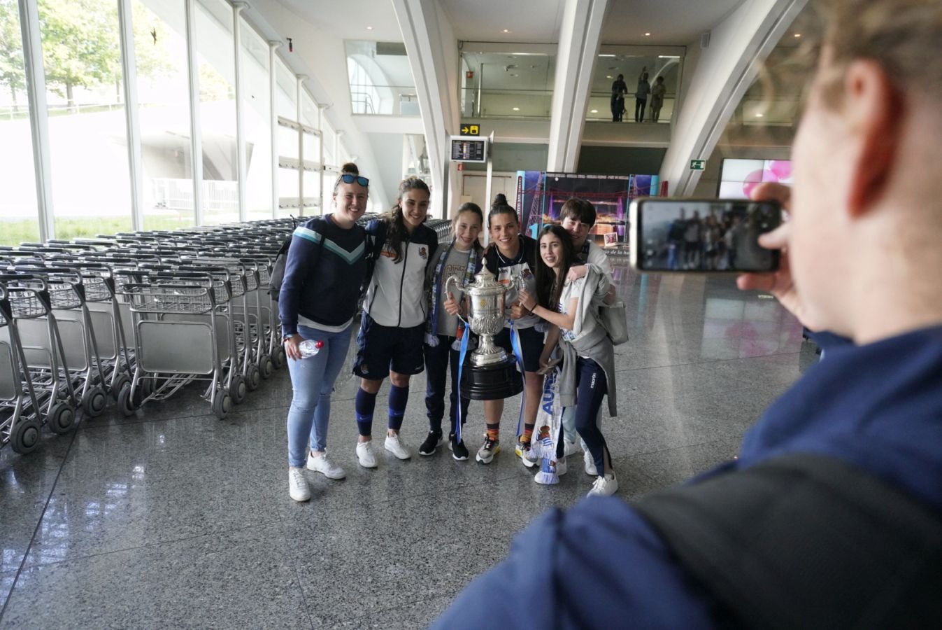 La expedición txuri urdin ha partido esta mañana de Granada dispuesta a celebrar un intenso día de homenajes