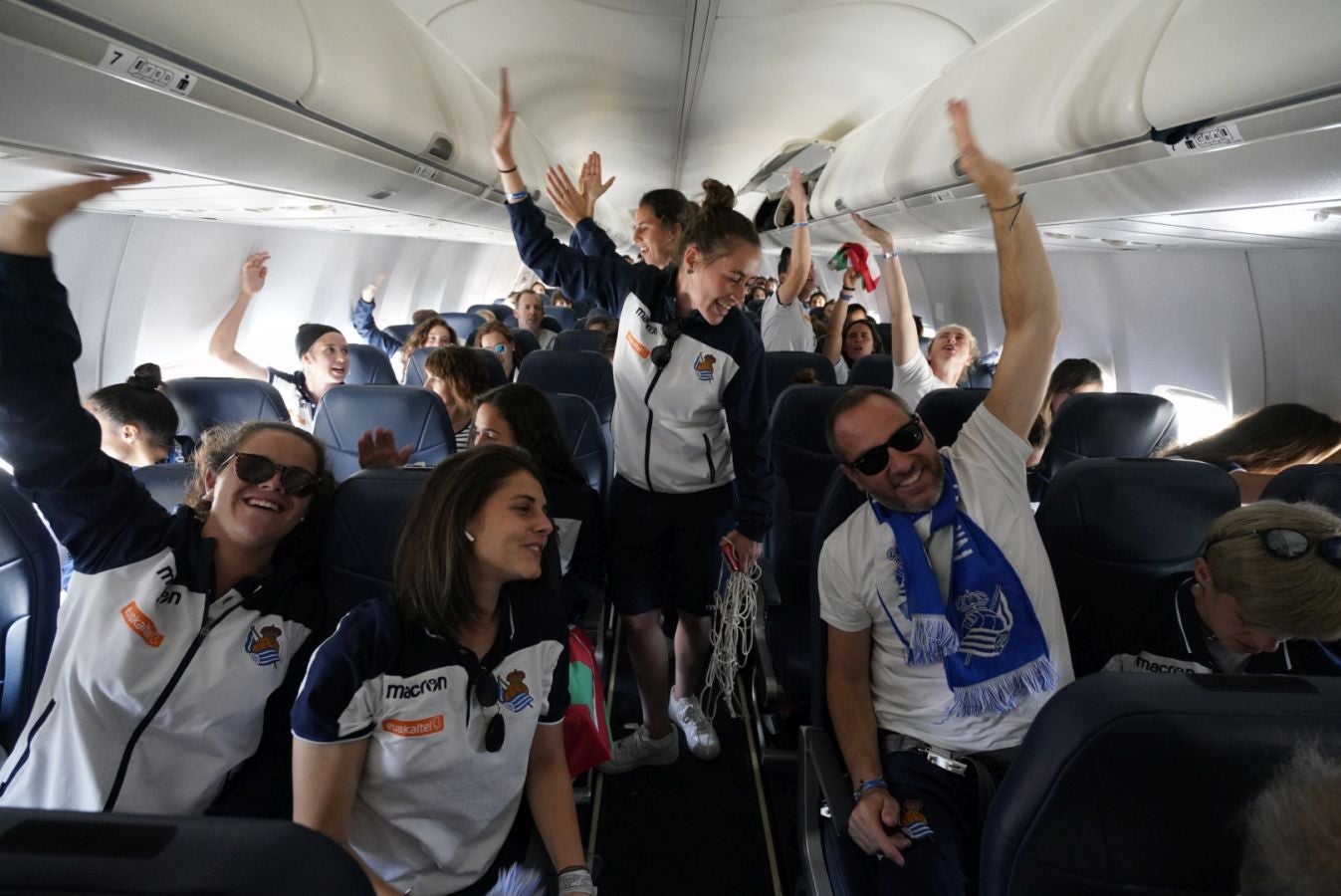 La expedición txuri urdin ha partido esta mañana de Granada dispuesta a celebrar un intenso día de homenajes