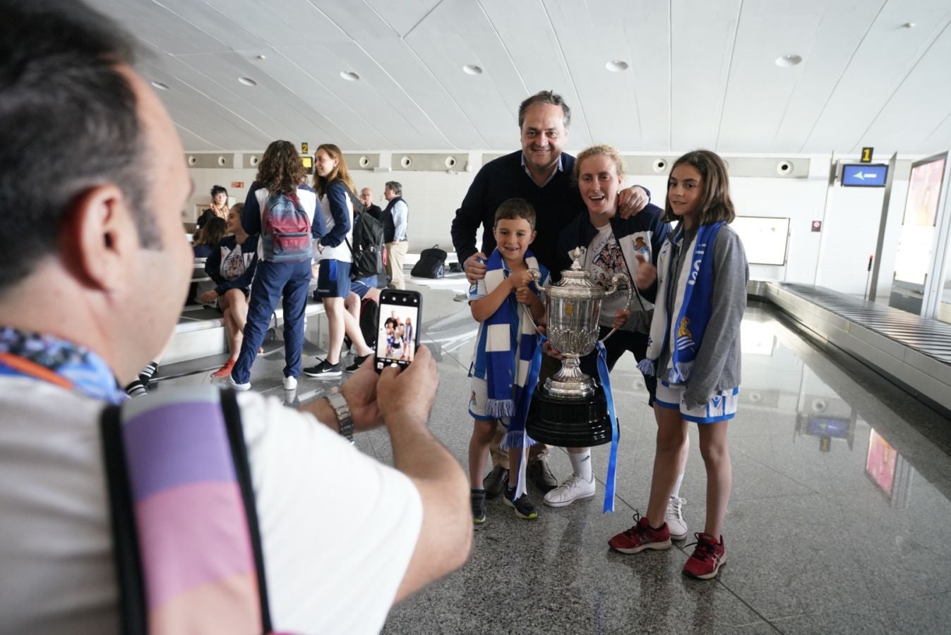 La expedición txuri urdin ha partido esta mañana de Granada dispuesta a celebrar un intenso día de homenajes