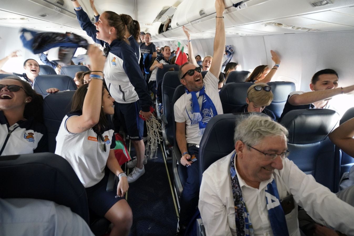 La expedición txuri urdin ha partido esta mañana de Granada dispuesta a celebrar un intenso día de homenajes
