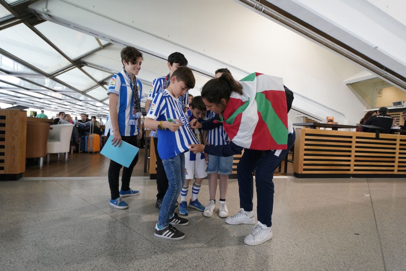 La expedición txuri urdin ha partido esta mañana de Granada dispuesta a celebrar un intenso día de homenajes