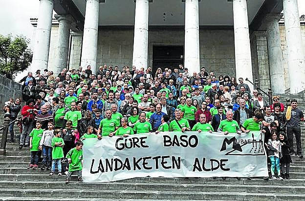 Detalle de la concentración registrada ayer en Mutriku. 