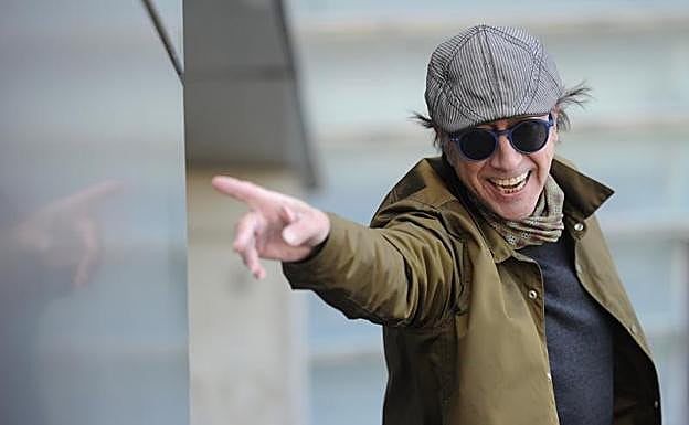 Jaime Stinus en la terraza del Kursaal, donde actuará en julio en el Jazzaldia.