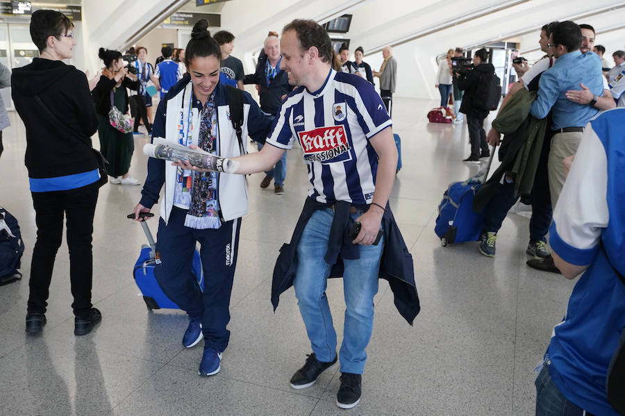 La expedición de la Real Sociedad din disfrutó de la noche nazarí tras lograr la Copa en Los Cármenes
