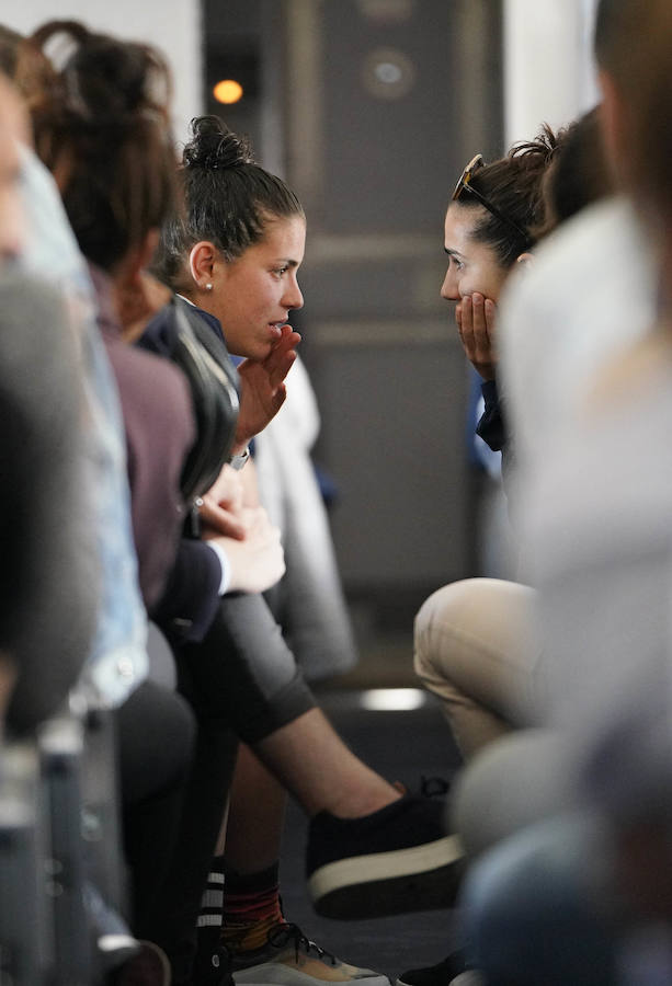 La expedición de la Real Sociedad din disfrutó de la noche nazarí tras lograr la Copa en Los Cármenes