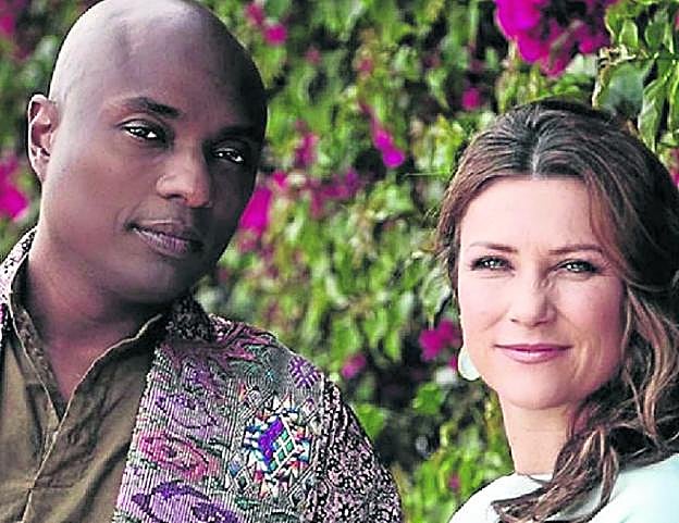 La primogénita de Harald V y Sonia, cuarta en la línea de sucesión al trono, con Shaman Durek. 