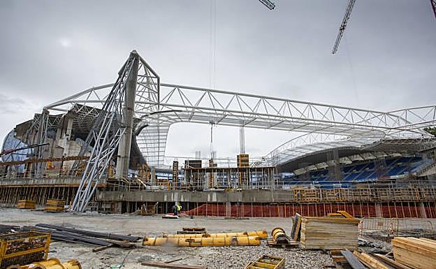 Imagen principal - Sin fútbol, empieza el esprint final de la remodelación de Anoeta