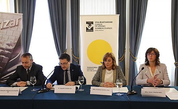 Roberto Iñiguez de Onsoño, Agustín Erkizia, Cristina Uriarte e Itziar Alkorta. 