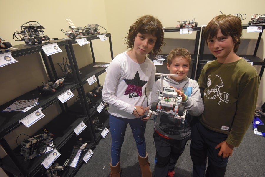 225 niños de 30 colegios participan en una Liga de robótica.