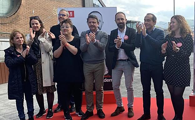 El acto de los candidatos socialistas en Irun.
