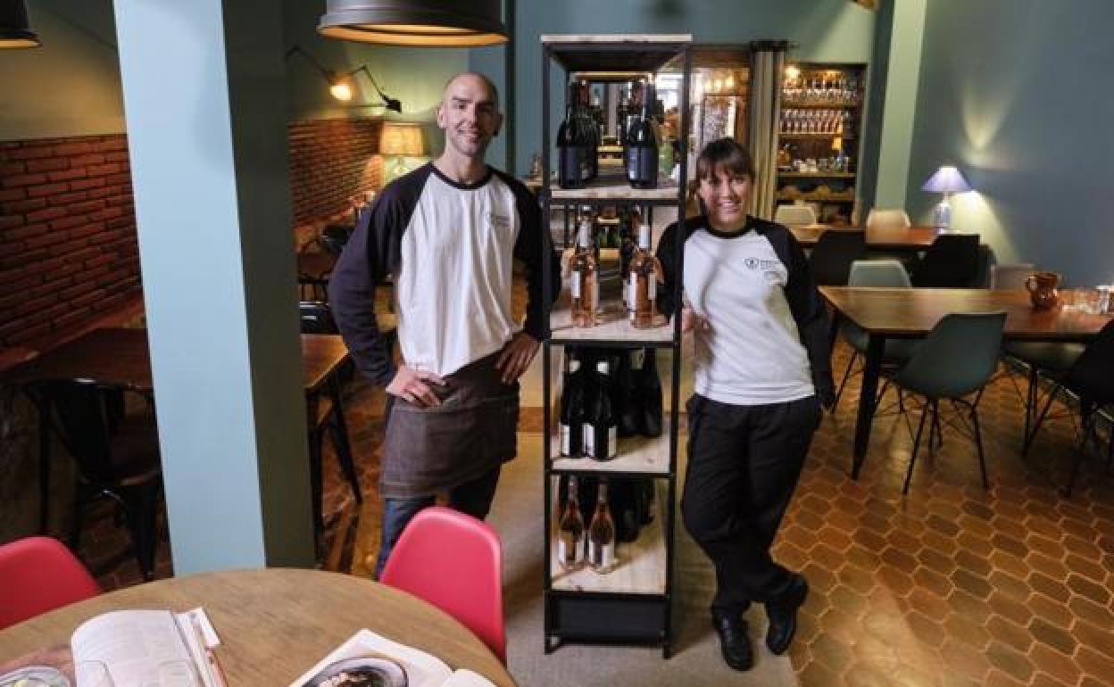 Ander Bilbao y Gabriela Puntes llevan las riendas de Aho-Mihi kantina.