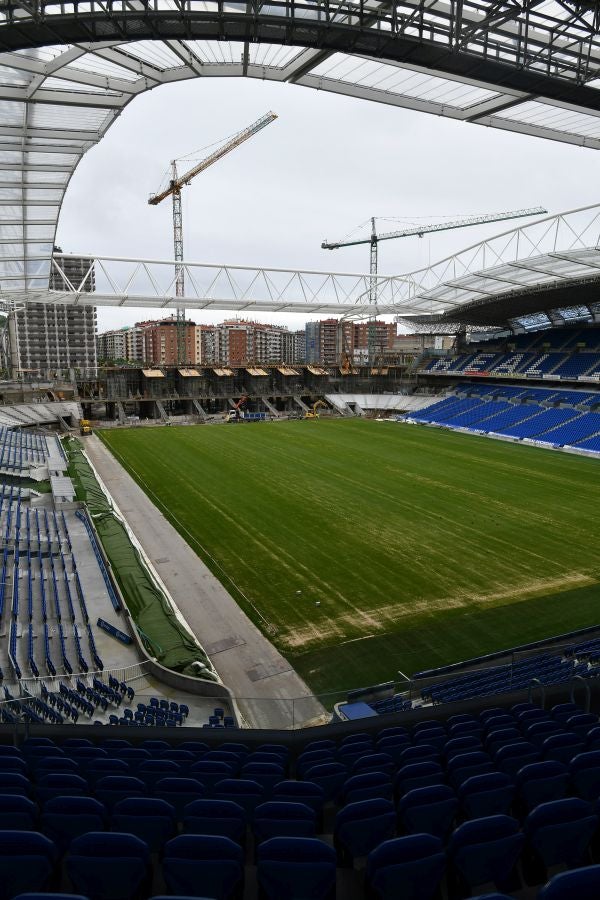 La futura grada familiar va cogiendo forma y los operarios comienzan la construcción del anillo superior de la grada Norte 