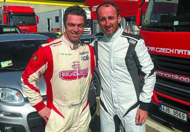 Antonio Aristi, junto a Robert Kubica en un Gran Premio.