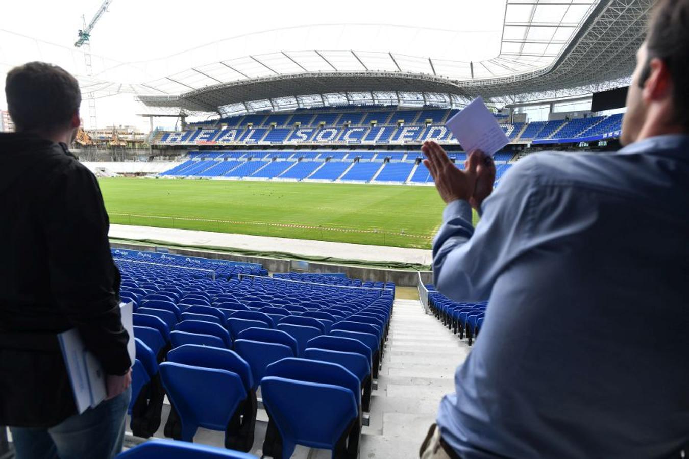La futura grada familiar va cogiendo forma y los operarios comienzan la construcción del anillo superior de la grada Norte 