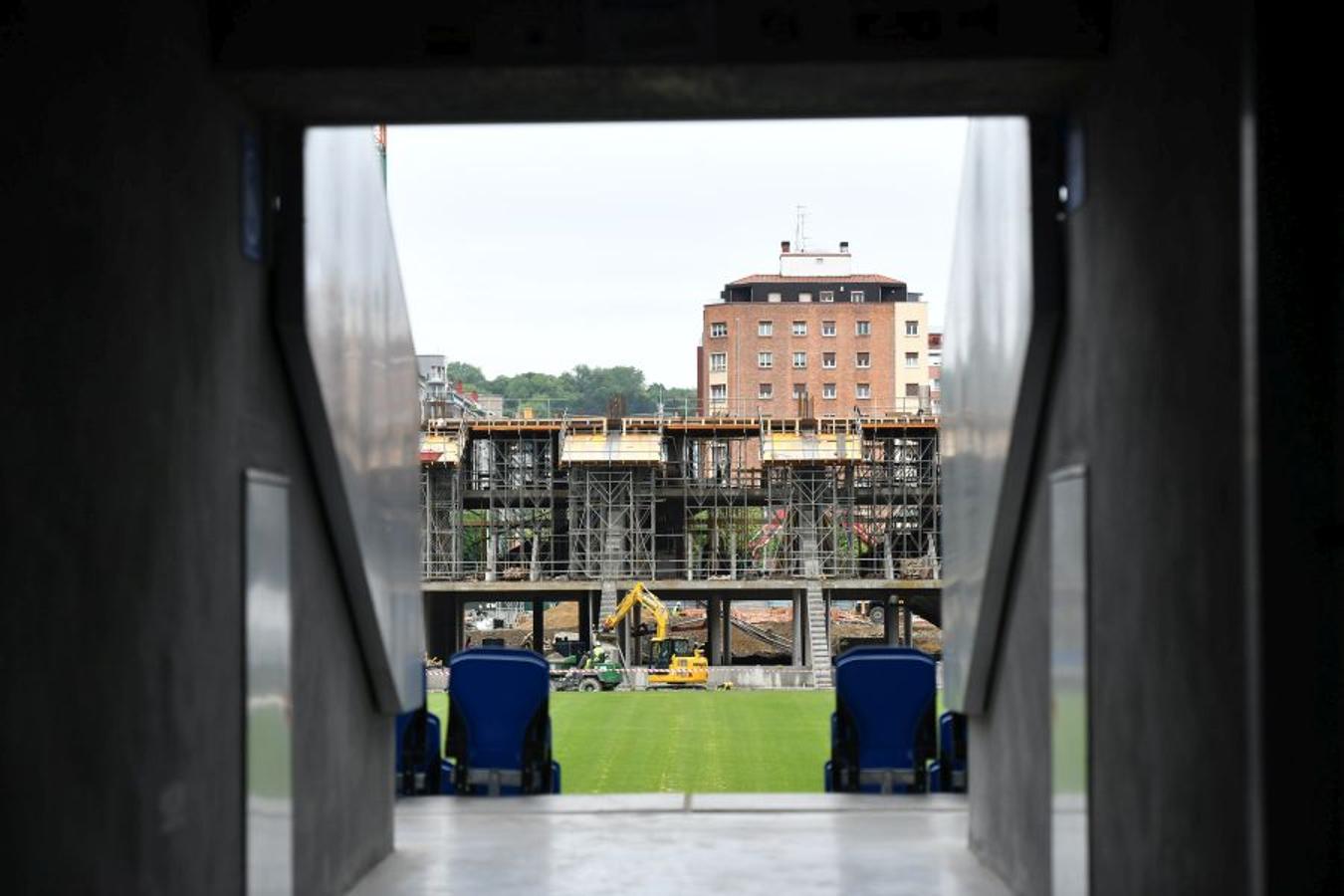 La futura grada familiar va cogiendo forma y los operarios comienzan la construcción del anillo superior de la grada Norte 