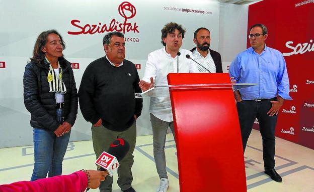 Garmendia, Gasco, Andueza, Itxaso y Durán, ayer en la sede donostiarra de Prim.