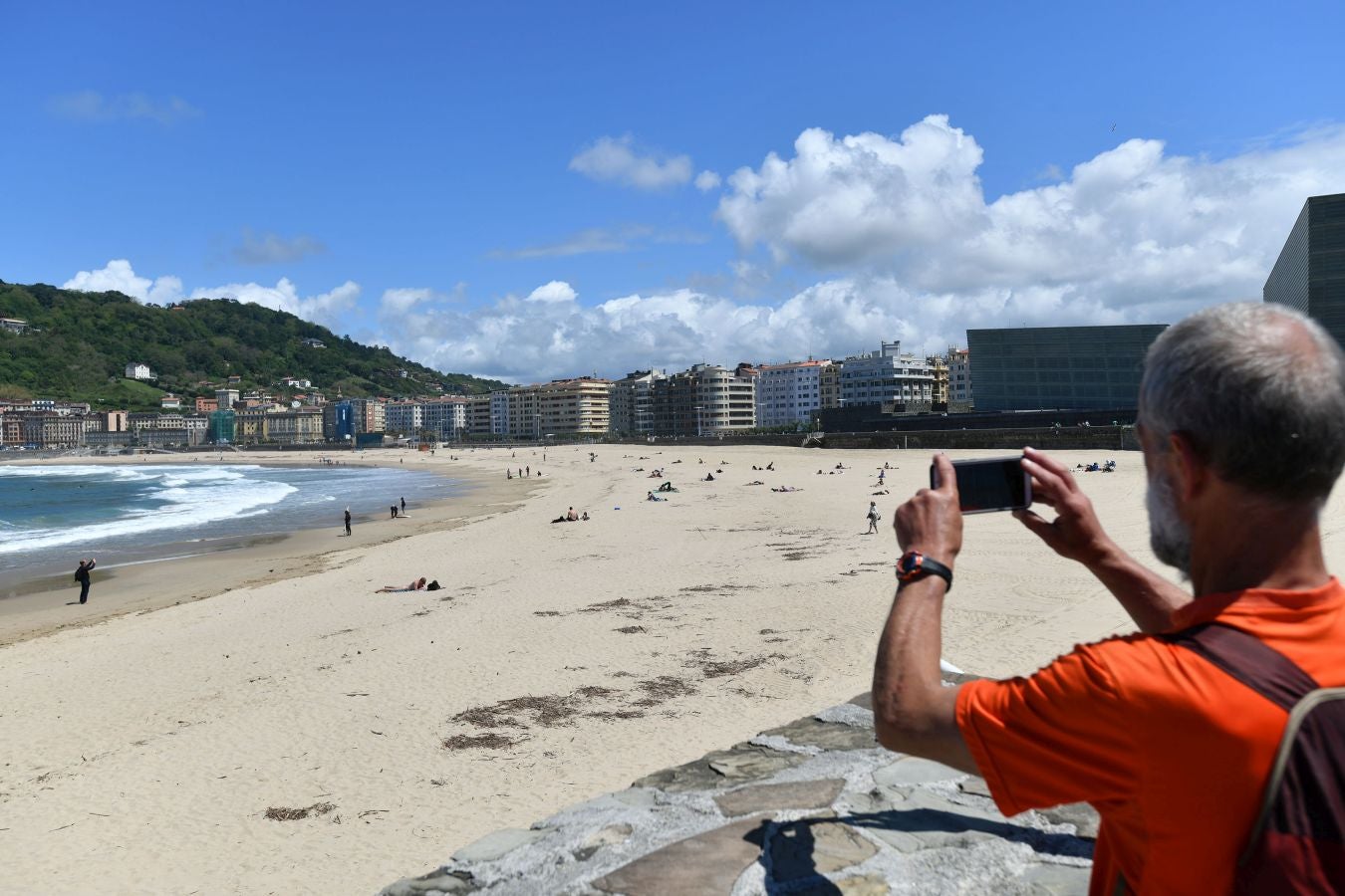 El sol luce en San Sebastián tras varias jornadas de lluvia