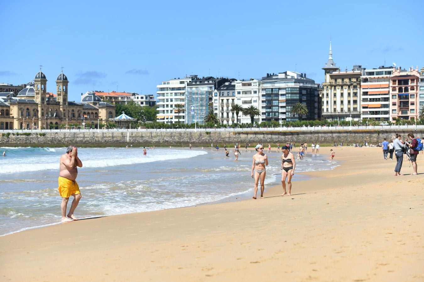 El sol luce en San Sebastián tras varias jornadas de lluvia