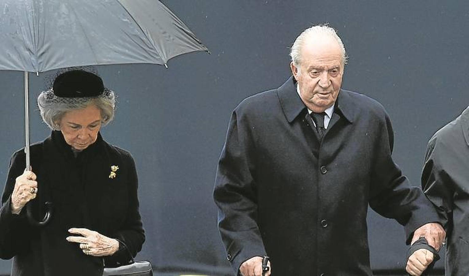 De funeral con la reina Sofía. Los reyes eméritos acudieron juntos, hace solo unas semanas, a la despedida del Gran Duque de Luxemburgo.