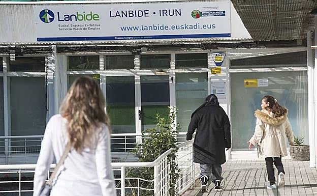 Acceso a las oficinas de Lanbide en Irun