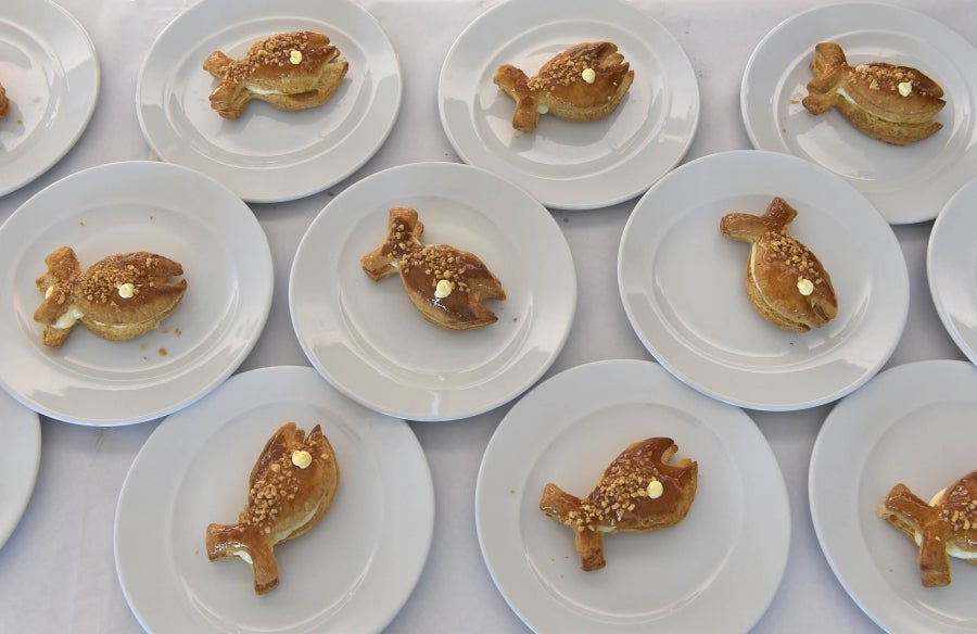 La Feria de Tolosa ha vuelto a la localidad con la SIdra y el Besugo como protagonistas. Así decenas de comensales han podido disfrutar del mejor menú con un tiempo inmejorable.