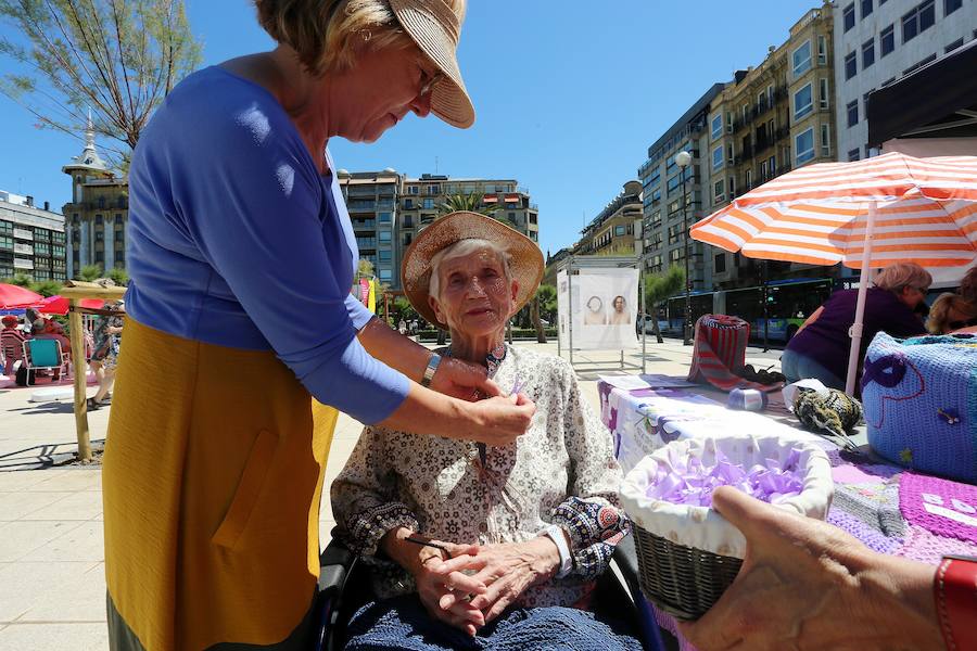 El festival ciudadano Olatu Talka ha comenzado a celebrar su décima edición con un abigarrado programa de actividades culturales y lúdicas orientadas primordialmente a la concienciación sobre valores ecológicos y el respeto al medio ambiente. Un programa que incluye más de 200 actos hasta el domingo y en el que asociaciones y entidades de todo tipo muestran en la calle su quehacer cultural. Este año se ha acentuado la descentralización de las actividades y aumentan las que se desarrollarán en los barrios.