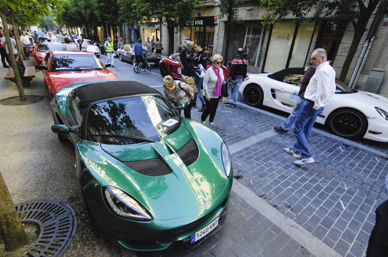 Donostia ha sido el epicentro del automovilismo clásico al celebrarse la tercera edición de la San Sebastián Circuit Spirit. Más de 80 vehículos clásicos, desde 1923 al 1969, y deportivos actuales de alta gama, han recorrido parte de Gipuzkoa y de Iparralde.