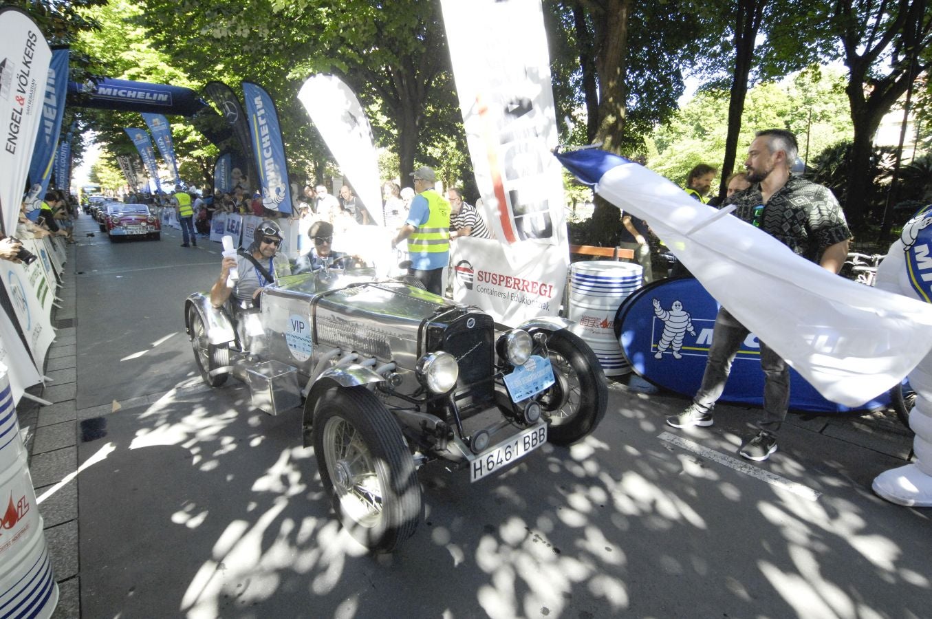 Donostia ha sido el epicentro del automovilismo clásico al celebrarse la tercera edición de la San Sebastián Circuit Spirit. Más de 80 vehículos clásicos, desde 1923 al 1969, y deportivos actuales de alta gama, han recorrido parte de Gipuzkoa y de Iparralde.