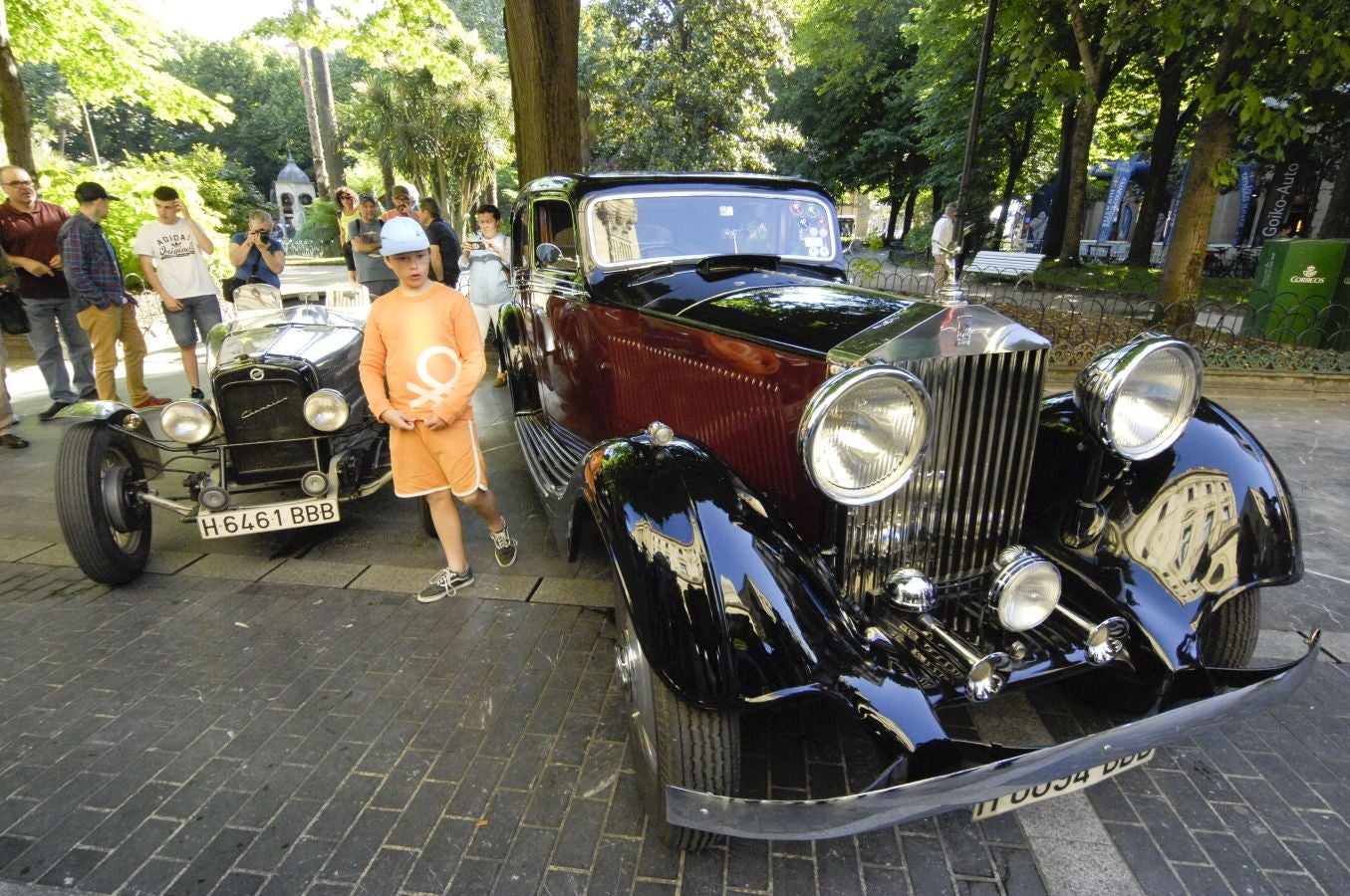 Donostia ha sido el epicentro del automovilismo clásico al celebrarse la tercera edición de la San Sebastián Circuit Spirit. Más de 80 vehículos clásicos, desde 1923 al 1969, y deportivos actuales de alta gama, han recorrido parte de Gipuzkoa y de Iparralde.