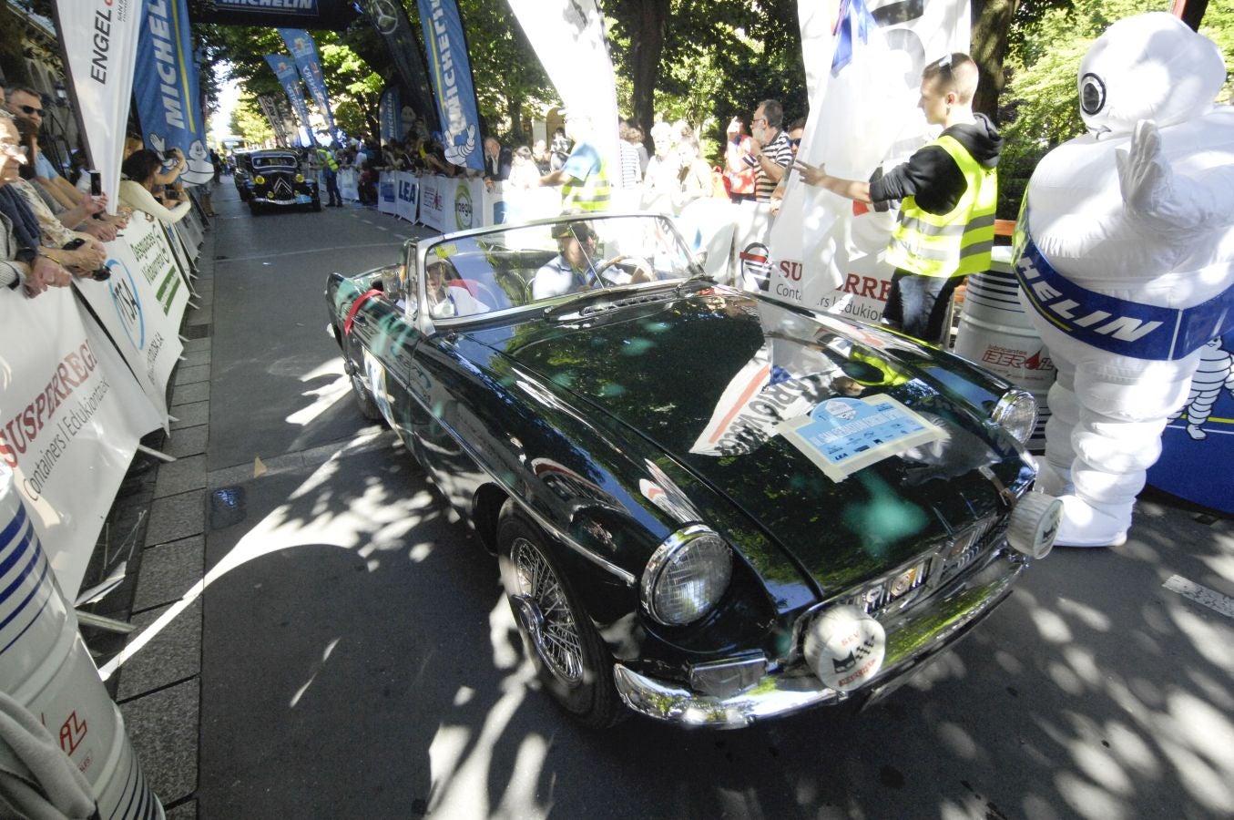 Donostia ha sido el epicentro del automovilismo clásico al celebrarse la tercera edición de la San Sebastián Circuit Spirit. Más de 80 vehículos clásicos, desde 1923 al 1969, y deportivos actuales de alta gama, han recorrido parte de Gipuzkoa y de Iparralde.