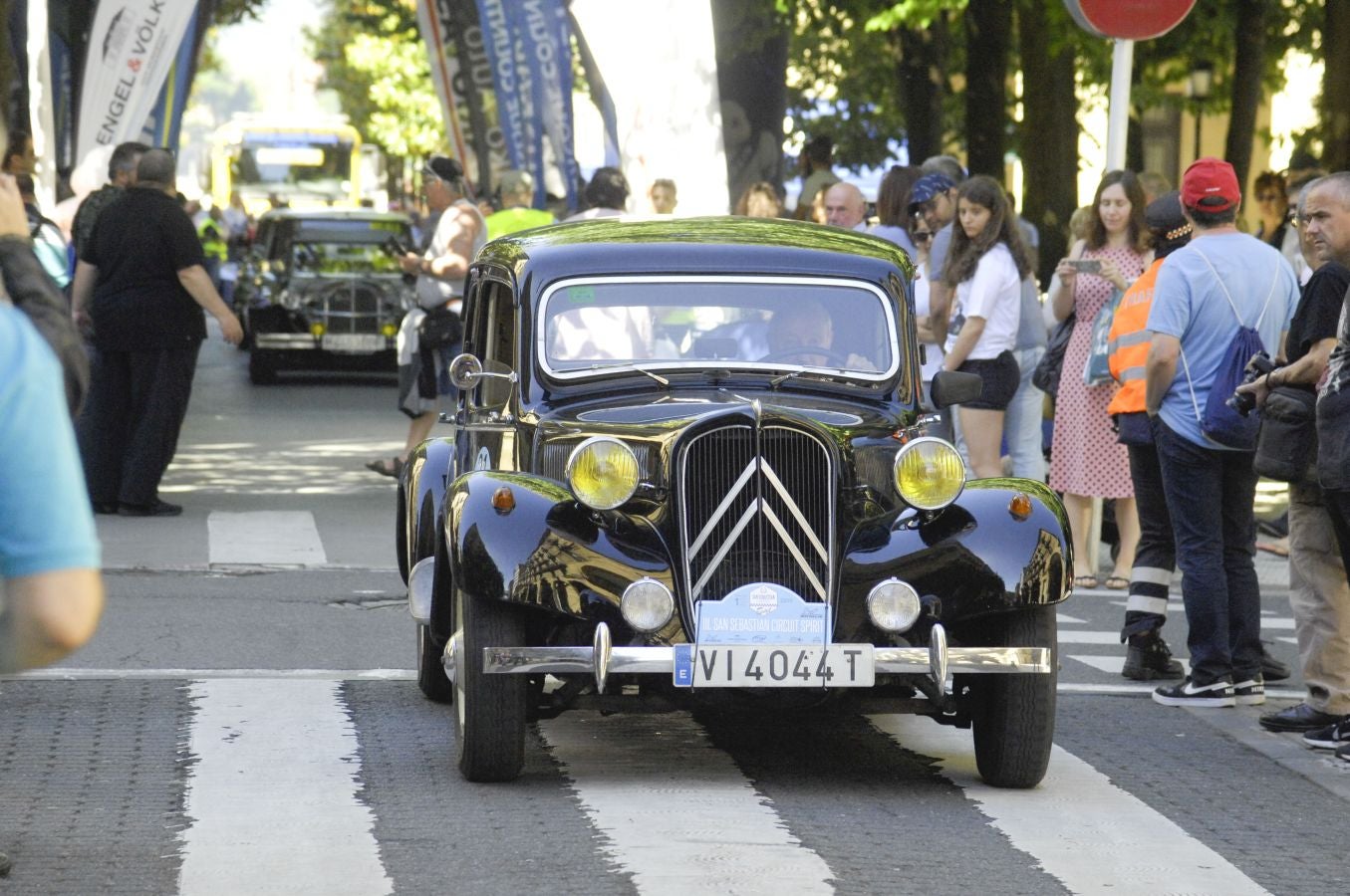 Donostia ha sido el epicentro del automovilismo clásico al celebrarse la tercera edición de la San Sebastián Circuit Spirit. Más de 80 vehículos clásicos, desde 1923 al 1969, y deportivos actuales de alta gama, han recorrido parte de Gipuzkoa y de Iparralde.