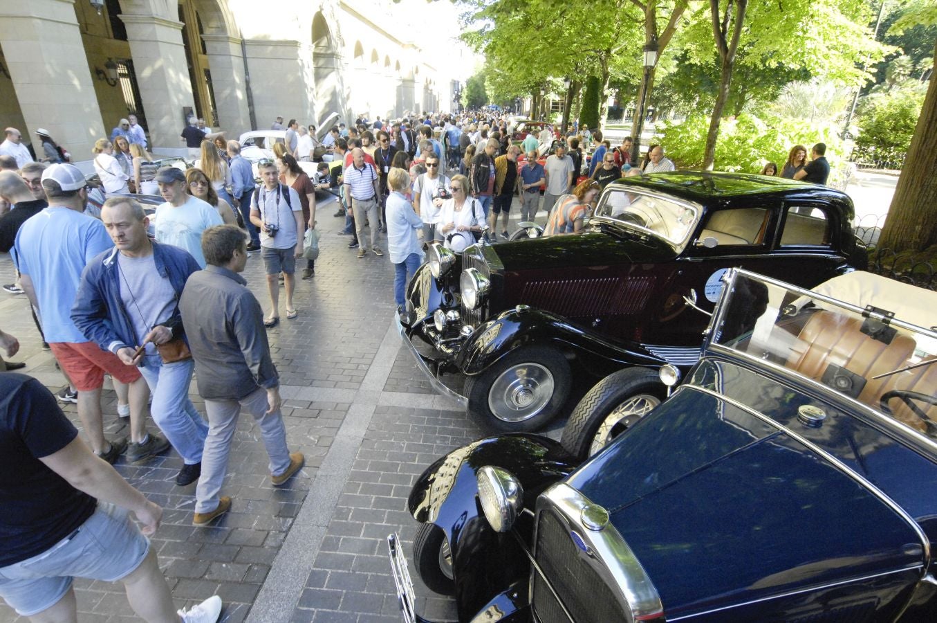 Donostia ha sido el epicentro del automovilismo clásico al celebrarse la tercera edición de la San Sebastián Circuit Spirit. Más de 80 vehículos clásicos, desde 1923 al 1969, y deportivos actuales de alta gama, han recorrido parte de Gipuzkoa y de Iparralde.