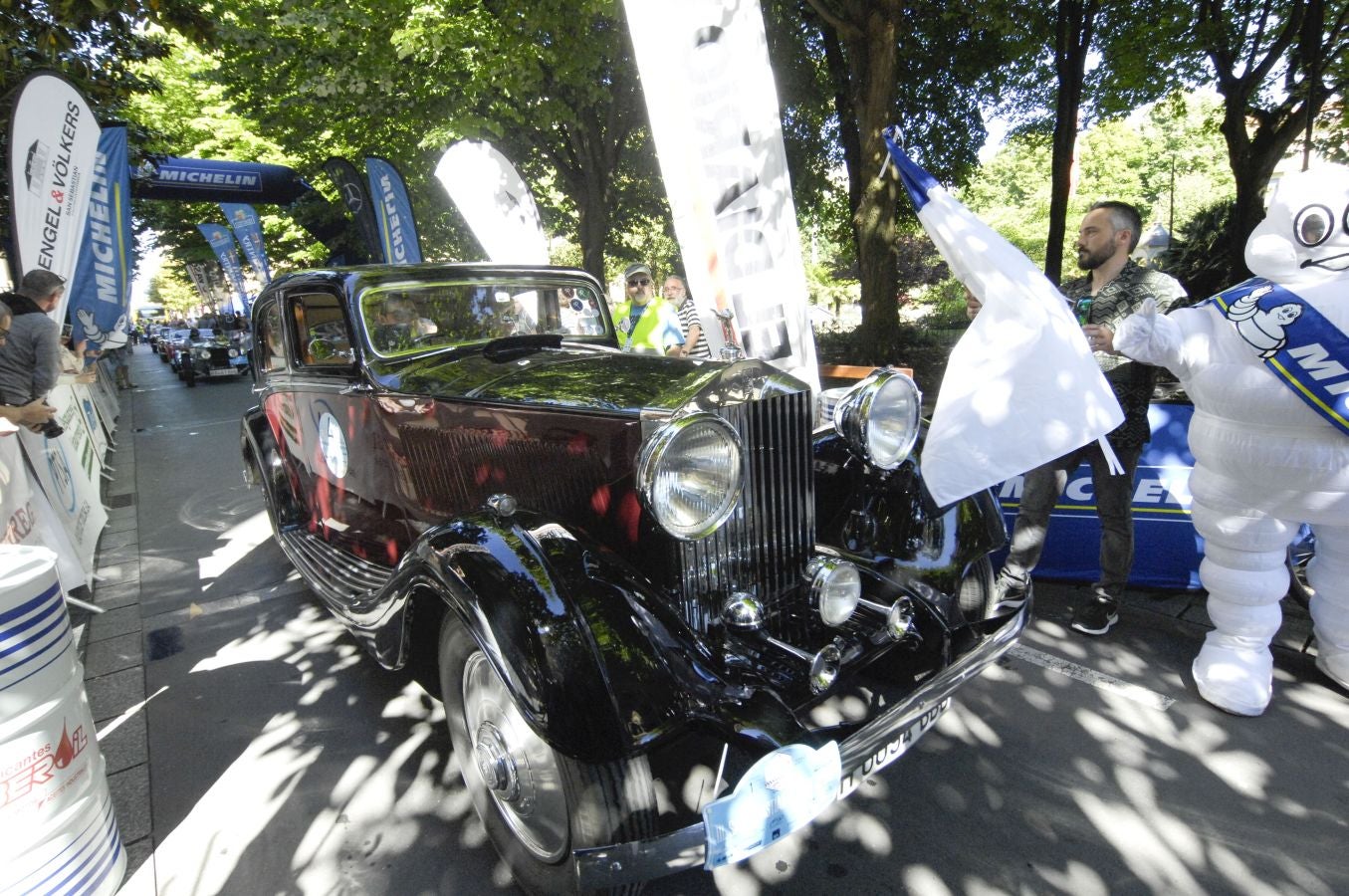 Donostia ha sido el epicentro del automovilismo clásico al celebrarse la tercera edición de la San Sebastián Circuit Spirit. Más de 80 vehículos clásicos, desde 1923 al 1969, y deportivos actuales de alta gama, han recorrido parte de Gipuzkoa y de Iparralde.