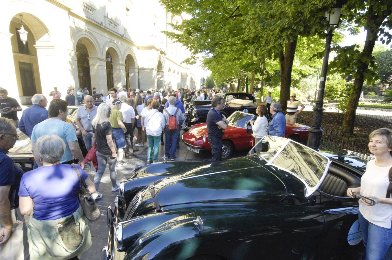 Donostia ha sido el epicentro del automovilismo clásico al celebrarse la tercera edición de la San Sebastián Circuit Spirit. Más de 80 vehículos clásicos, desde 1923 al 1969, y deportivos actuales de alta gama, han recorrido parte de Gipuzkoa y de Iparralde.