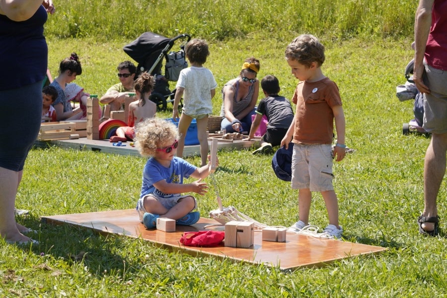 Basoka, el minifestival musical que todos los años se celebra entre los árboles del bosque de Miramón, se ha convertido en una de las citas ineludibles de Olatu Talka. Esta vez Basoka recupera su formato habitual con funciones con un marcado color folkie, 