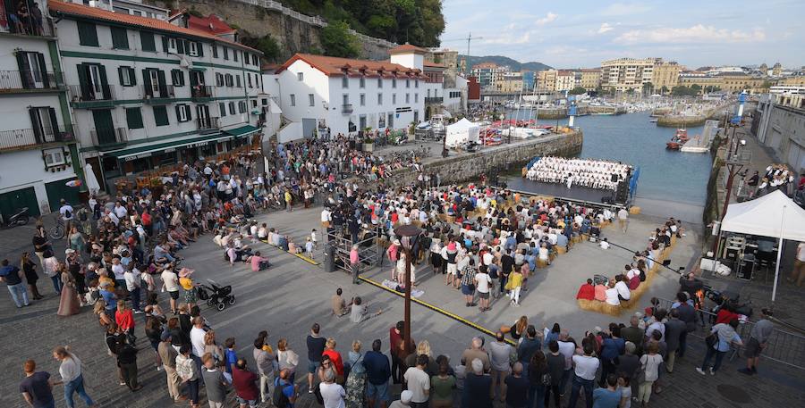 Basoka, el minifestival musical que todos los años se celebra entre los árboles del bosque de Miramón, se ha convertido en una de las citas ineludibles de Olatu Talka. Esta vez Basoka recupera su formato habitual con funciones con un marcado color folkie, 